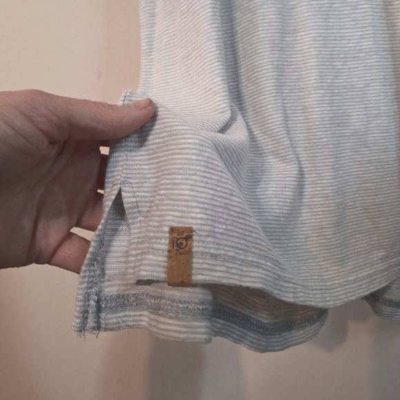 NWT Tentree Moraine SS top med grey white stripe shortsleeve mock neck hemp top - Picture 7 of 8